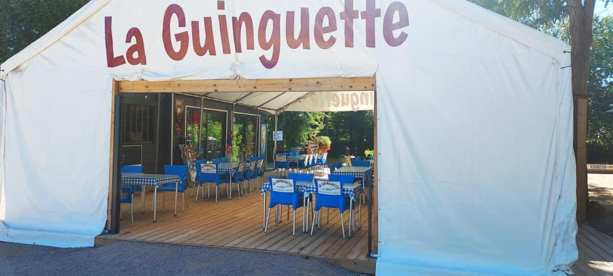 Tonneau Herbergement Insolite Au Camping Des Nieres Ebreuil Exterior photo